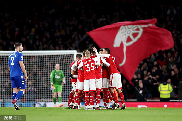 曼联惨败曼城，弗格森爵士愁眉，阿莫林教练下课传言不断